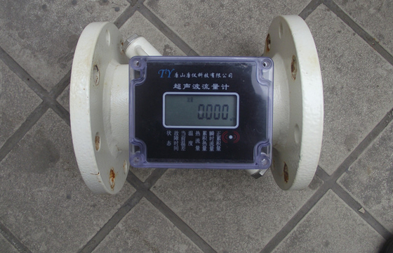 Type industriel compteur de débit ultrasonique avec de l'eau moyen, taille DN15mm de tuyau à DN6000mm
