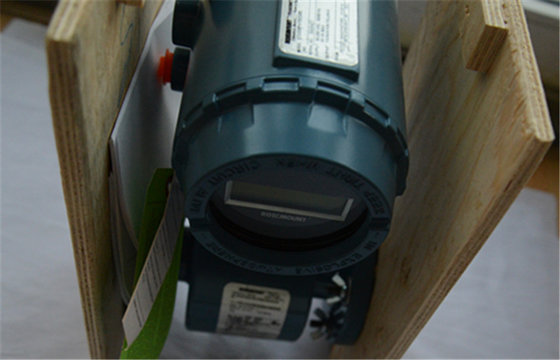 Compteur de débit électromagnétique d'insertion de Rosemount avec le support intégral ou à distance